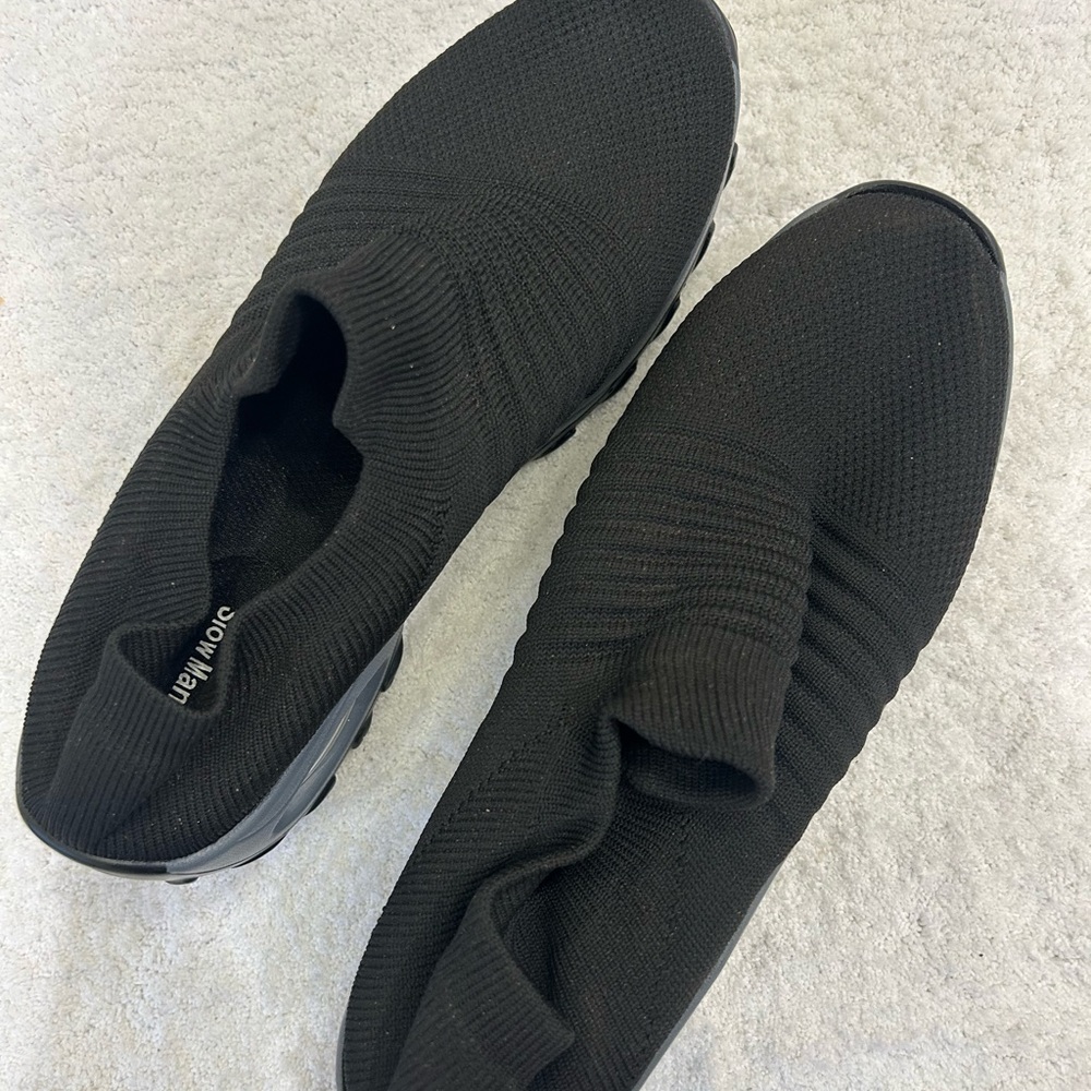 Womens 81/2 slip on shoe slipper with sweater like material black slide on